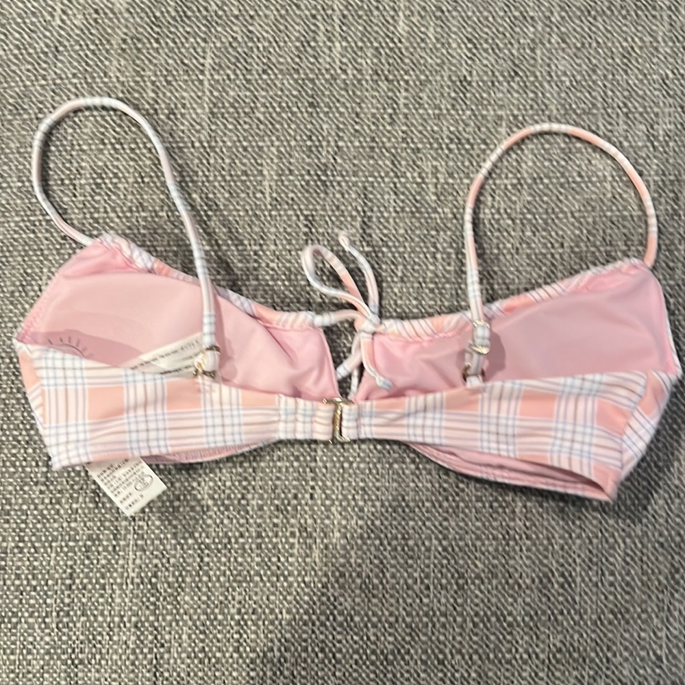 Hollister swim top in pink. - Picture 2 of 3
